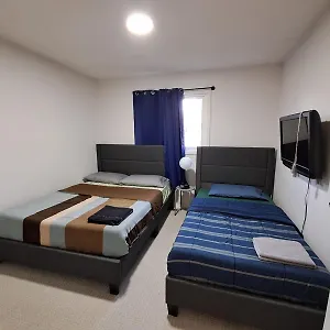  Homestay Square One Suite- Attached Bathroom, Walking Transit & Plaza Canada